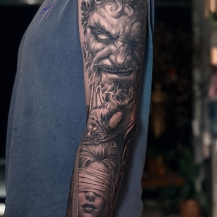 Homme Noir et Gris Réalisme tatouage #104820 | Artiste tatoueur Rasl Sparov