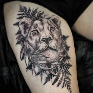 Femme Noir Whipshading tatouage sur Cuisse #91276 | Artiste tatoueur Anastasiya Azari