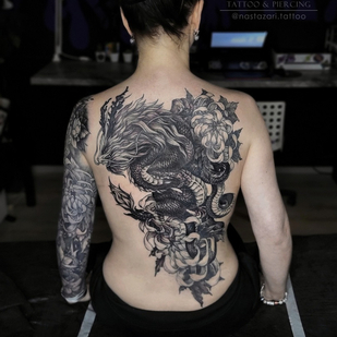 Femme Noir  tatouage sur Dos #91280 | Artiste tatoueur Anastasiya Azari