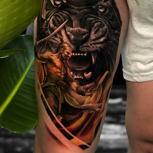 Homme Couleur Réalisme tatouage sur Cuisse #91342 | Artiste tatoueur Artem Sachko