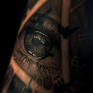 Homme Noir et Gris Réalisme tatouage sur Avant-bras #91383 | Artiste tatoueur Dmitriy Minaev