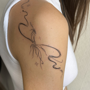 Femme Noir Abstrait tatouage sur Épaule #91690 | Artiste tatoueur Elvira Volodarskaya