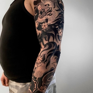 Homme Noir Japonais tatouage sur Manche #92163 | Artiste tatoueur Ivan Shlyapnikov