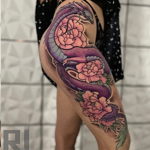 Femme Couleur  tatouage sur Cuisse #92292 | Artiste tatoueur Nikita Romanov
