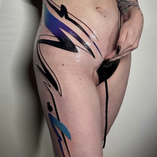 Femme Couleur Abstrait tatouage sur Cuisse #92493 | Artiste tatoueur Smirnova Ulyana