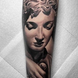 Homme Noir et Gris Réalisme tatouage sur Avant-bras #96961 | Artiste tatoueur Daniel Escalante