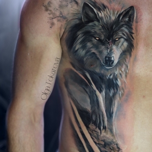 Homme Noir et Gris Réalisme tatouage sur Poitrine #101873 | Artiste tatoueur Olga Tokareva