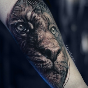 Homme Noir et Gris Réalisme tatouage sur Avant-bras #101931 | Artiste tatoueur Olga Tokareva