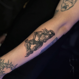 Homme Noir et Gris Micro-réalisme tatouage sur Avant-bras #93139 | Artiste tatoueur Evgeniy Taskaev