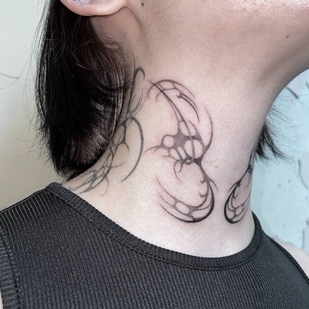 Femme Noir Style d'Auteur tatouage sur Cou #94434 | Artiste tatoueur nunichego shtyrikova