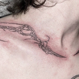 Homme Noir Style d'Auteur tatouage sur Clavicule #94446 | Artiste tatoueur nunichego shtyrikova