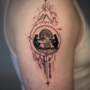 Homme Noir et Gris Géométrique tatouage sur Épaule #94763 | Artiste tatoueur Miki Sheir