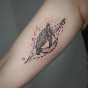 Femme Noir et Gris Micro-réalisme tatouage #94773 | Artiste tatoueur Miki Sheir