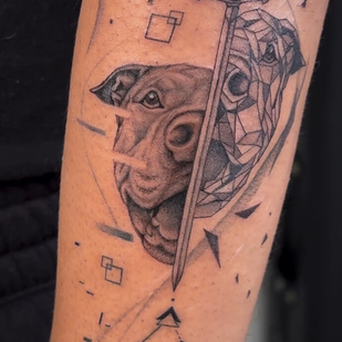 Homme Noir et Gris Micro-réalisme tatouage sur Avant-bras #94779 | Artiste tatoueur Miki Sheir