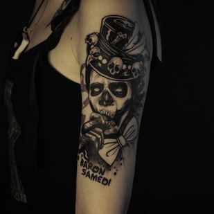 Femme Noir et Gris Graphique tatouage sur Épaule #95980 | Artiste tatoueur Daria Duck