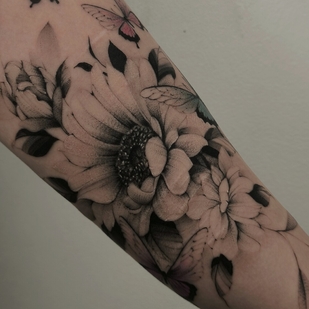 Femme Noir et Gris  tatouage sur Avant-bras #96153 | Artiste tatoueur Smishko Leonid