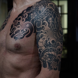 Homme Noir et Gris Japonais tatouage sur Épaule #103954 | Artiste tatoueur Akulov Mark