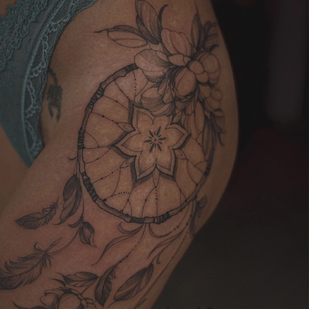 Femme Noir et Gris  tatouage #96851 | Artiste tatoueur Dariya Salmanova