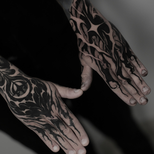 Homme Noir Blackwork tatouage sur Paume #97438 | Artiste tatoueur Valentin Markgraf