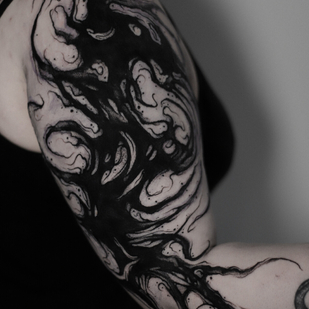 Femme Noir Blackwork tatouage sur Épaule #97432 | Artiste tatoueur Valentin Markgraf