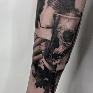 Noir et Gris Réalisme tatouage sur Avant-bras #99572 | Artiste tatoueur Aleksandr Kuchin