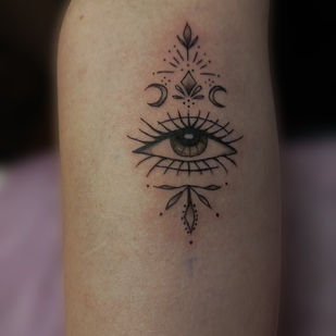 Femme Noir  tatouage sur Avant-bras #99696 | Artiste tatoueur Gonchar Anastasiya