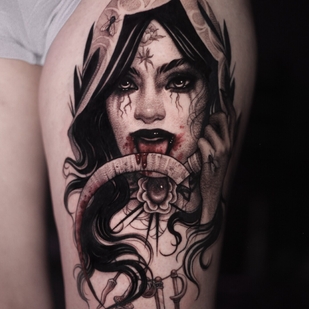 Femme Noir Graphique tatouage sur Cuisse #100554 | Artiste tatoueur Yavorskaya Anastasiya
