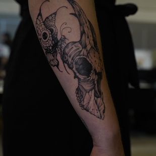 Femme Noir Style d'Auteur tatouage sur Avant-bras #100197 | Artiste tatoueur Arturs Garoza