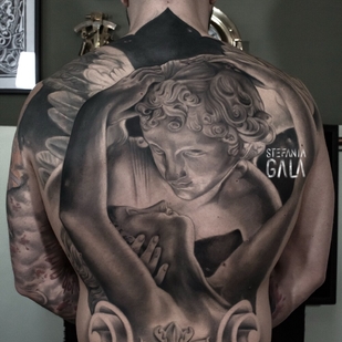 Homme Noir et Gris Réalisme tatouage sur Dos #103280 | Artiste tatoueur Stefania Gala