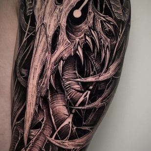 Homme Noir Blackwork tatouage sur Épaule #103247 | Artiste tatoueur Julian Moth