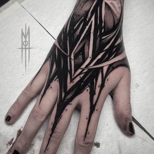 Homme Noir Blackwork tatouage #103246 | Artiste tatoueur Julian Moth