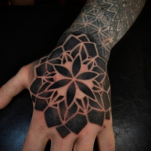 Homme Noir Graphique tatouage #103480 | Artiste tatoueur Sergey Petrov