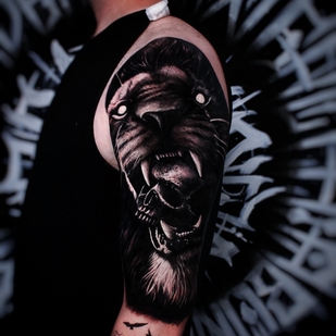 Homme Noir et Gris Réalisme tatouage #103849 | Artiste tatoueur Marin Yordanov - Yordanov Arts