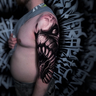 Homme Noir et Gris Freehand tatouage #103859 | Artiste tatoueur Marin Yordanov - Yordanov Arts