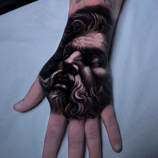 Homme Noir et Gris Réalisme tatouage #103862 | Artiste tatoueur Marin Yordanov - Yordanov Arts