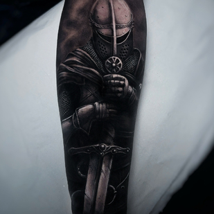 Homme Noir et Gris Réalisme tatouage sur Avant-bras #103863 | Artiste tatoueur Marin Yordanov - Yordanov Arts