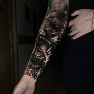 Femme Noir et Gris Réalisme tatouage sur Avant-bras #103742 | Artiste tatoueur Vladimir Mamonov