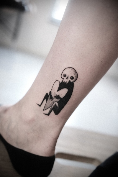 Amour, Mort et Squelettes : Les Tatouages de Sebastian Skrobol