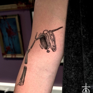 Noir et Gris Surréalisme tatouage #96818 | Artiste tatoueur Claudia Fedorovici