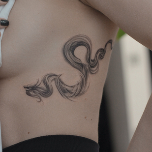 Femme Noir Abstrait tatouage sur Poitrine #94080 | Artiste tatoueur Juliaavoo