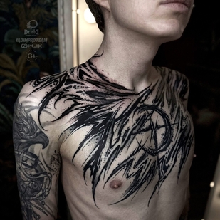 Homme Noir et Gris  tatouage sur Poitrine #97603 | Artiste tatoueur Sergey Tymkiv