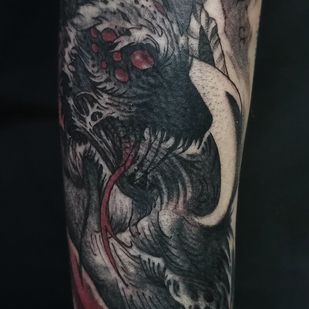 Femme Noir Graphique tatouage sur Avant-bras #101616 | Artiste tatoueur Kseniya Pizhevskaya