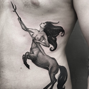 Homme Noir Whipshading tatouage sur Côté #98103 | Artiste tatoueur Mariya / serene.sirin