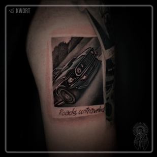 Homme Noir et Gris Réalisme tatouage sur Cuisse #95748 | Artiste tatoueur Konstantin Kvadrat