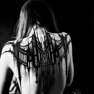 Femme Noir Abstrait tatouage sur Dos #94850 | Artiste tatoueur Ellina Plat