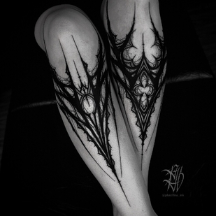 Femme Noir Style d'Auteur tatouage sur Jambe #94854 | Artiste tatoueur Ellina Plat