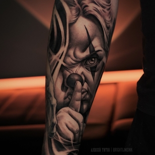 Homme Noir et Gris Chicano tatouage sur Avant-bras #94119 | Artiste tatoueur Aleksey Titov