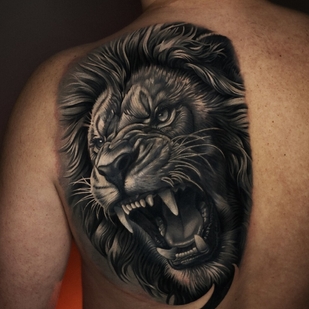 Homme Noir et Gris Cover-up tatouage sur Dos #104688 | Artiste tatoueur Aleksey Titov
