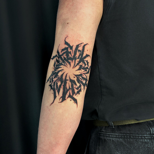 Homme Noir Calligraphie tatouage #99470 | Artiste tatoueur Valeriya Ranio