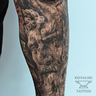 Homme Noir et Gris Réalisme tatouage sur Avant-bras #96211 | Artiste tatoueur Vladimir Kovalevskiy